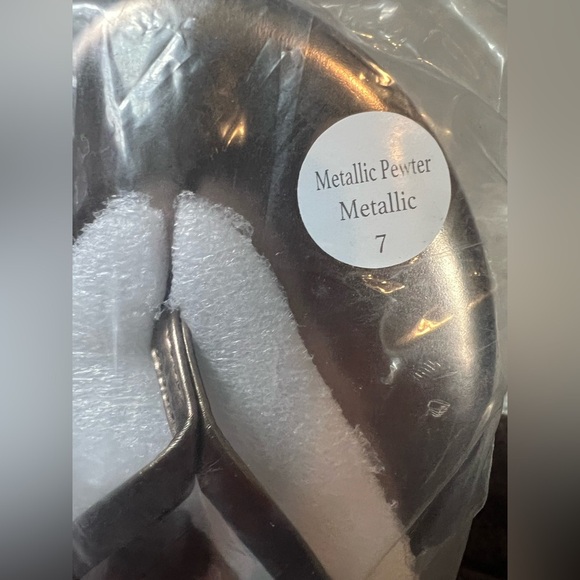 NWT Soléi Sea Indie Flip-Flop Sandals – Metallic Pewter - Picture 2 of 4